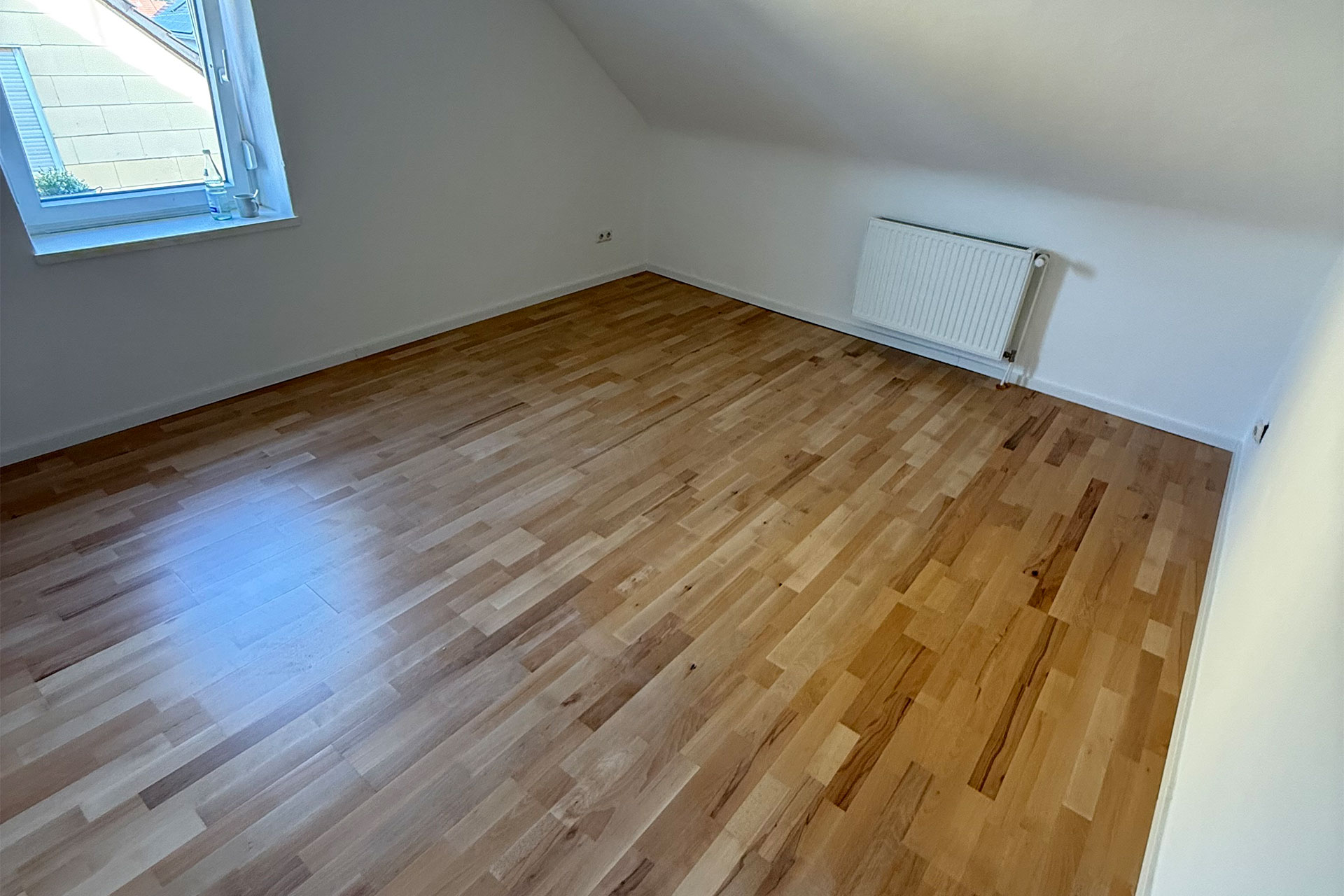 Verlegter Holz-Bodenbelag in Altenglan – ausgeführt vom Föckler Maler- & Stuckateurbetrieb